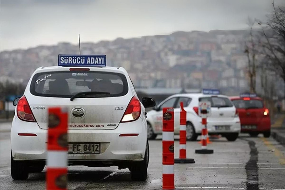 Ehliyet sınavında park manevrasına yeni kriter