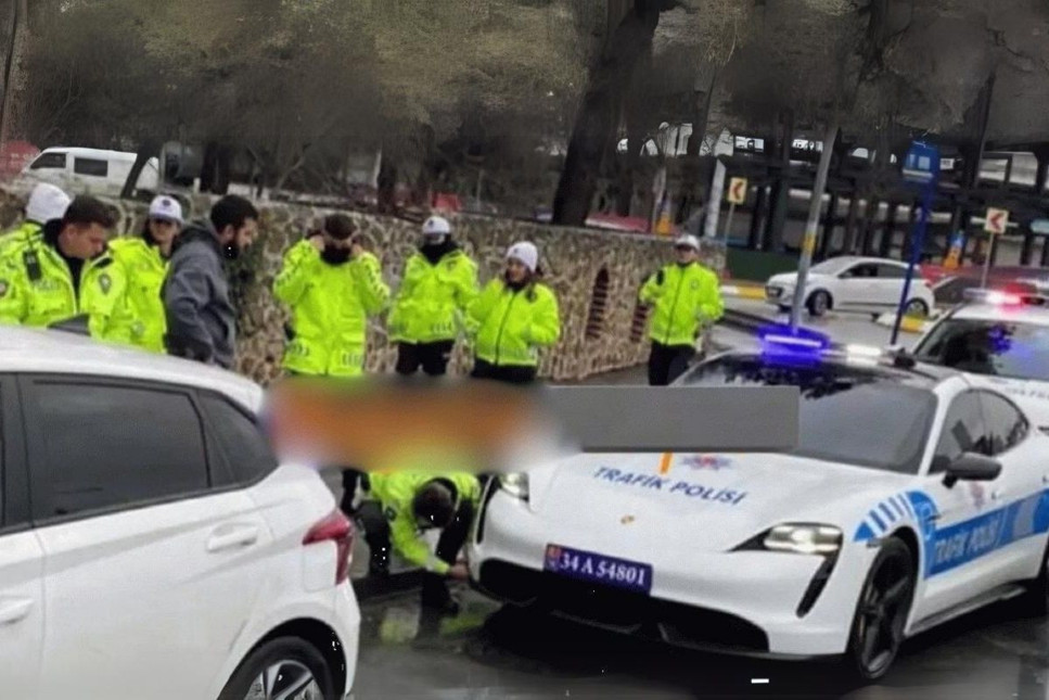 Polis aracı olarak kullanılan Porsche kaza yaptı