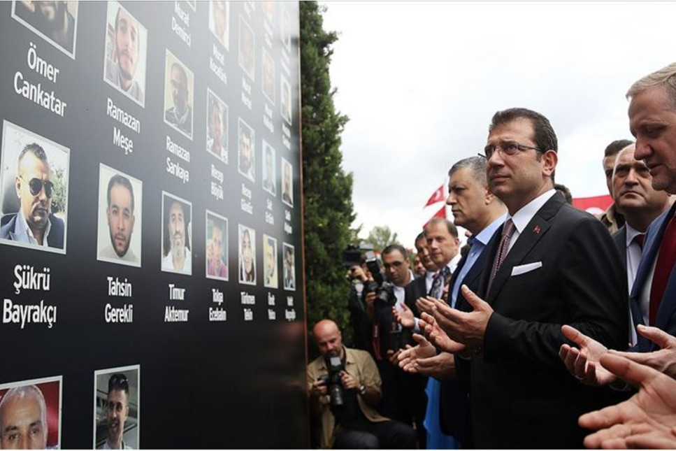 İstanbul Büyükşehir Belediyesi önünde 15 Temmuz şehitleri anıldı