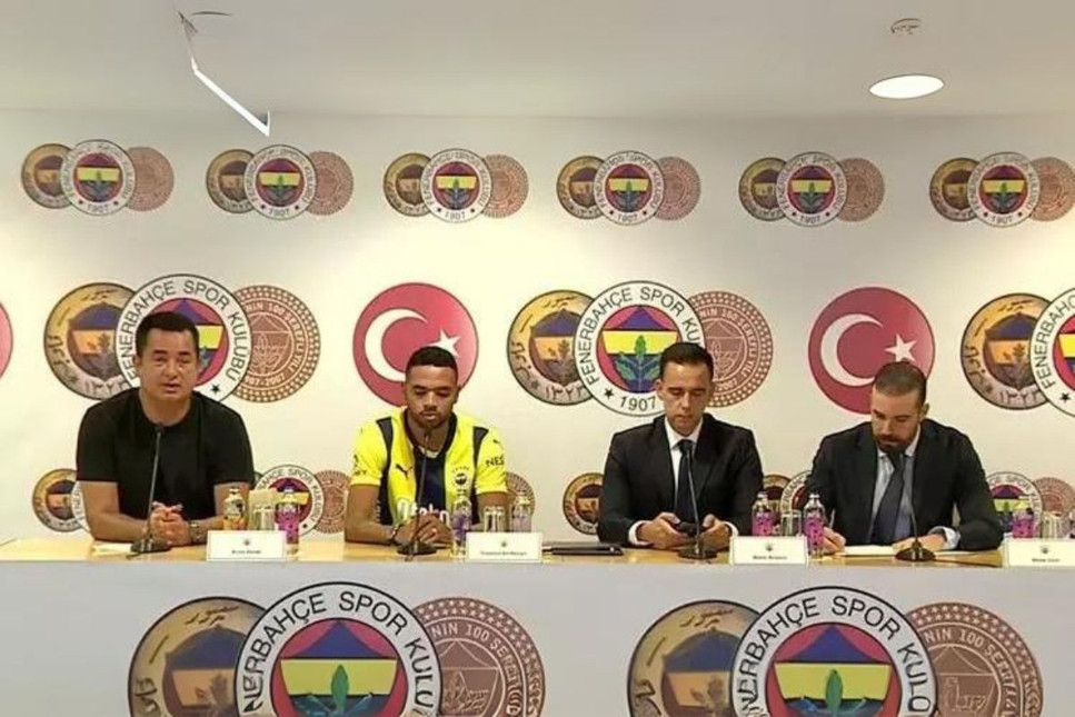 Fenerbahçe'nin yeni transferi Youssef En-Nesyri için imza töreni düzenlendi