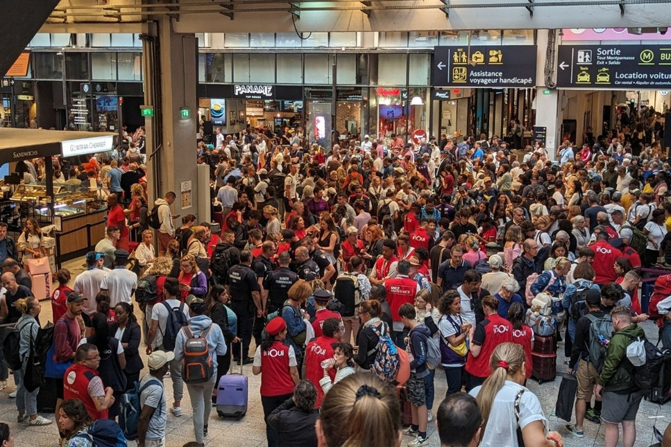 Olimpiyatlara ev sahipliği yapan Fransa'da tren seferleri durdu