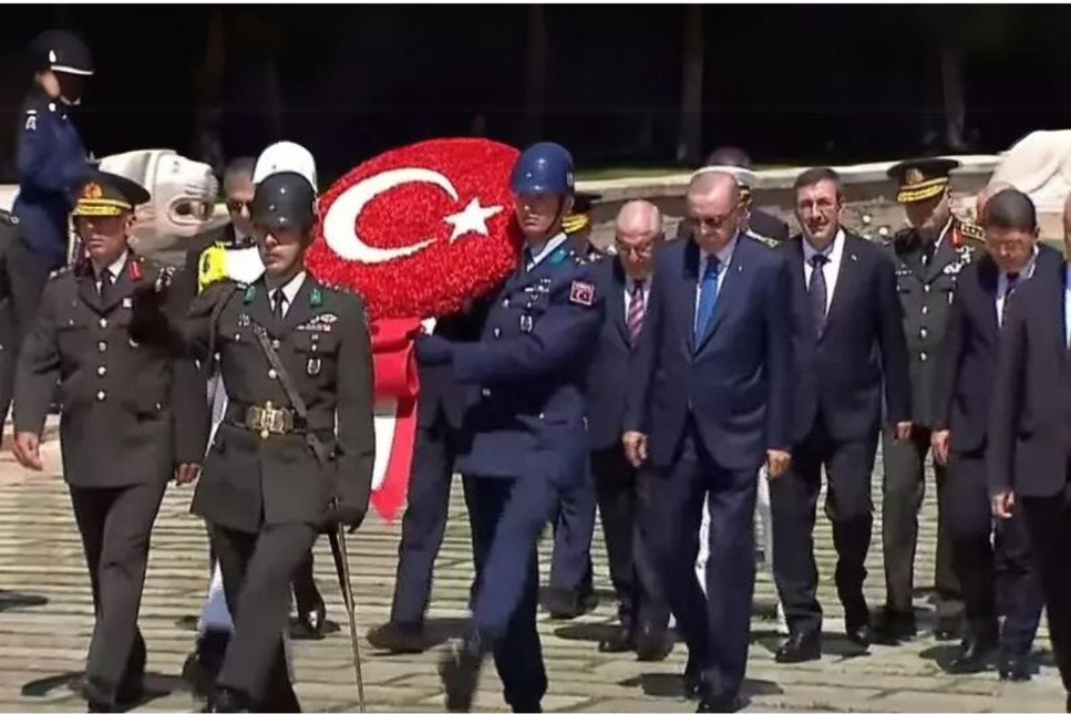 Cumhurbaşkanı Erdoğan başkanlığındaki YAŞ üyeleri Anıtkabir'i ziyaret etti