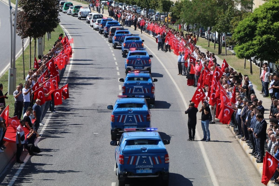 Şehit polisi böyle uğurladılar