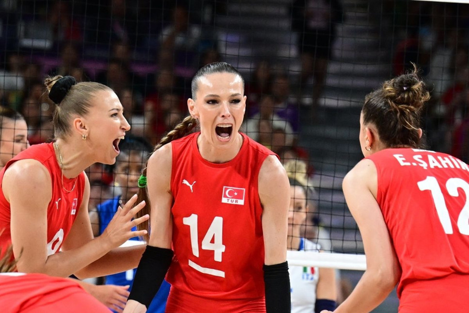 A Milli Kadın Voleybol Takımımız, Paris Olimpiyat Oyunları yarı finalinde İtalya'ya 3-0 mağlup oldu