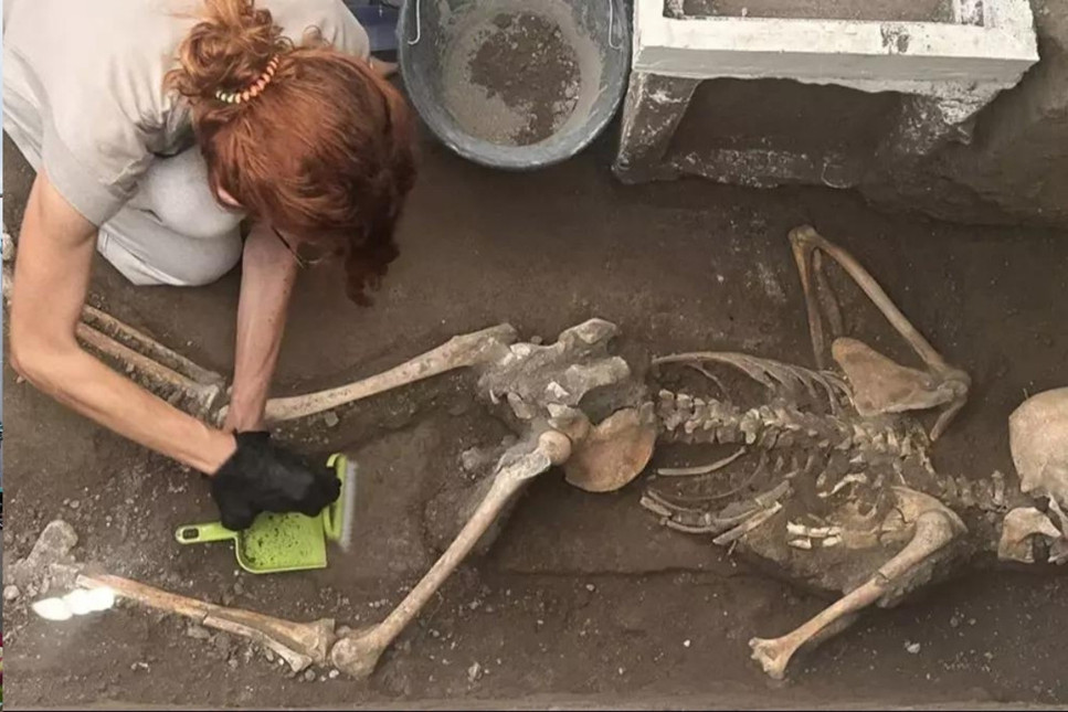 Pompei'de 1945 yıl önce yanardağ faciasında ölen iki 2 kişi ve hazineleri bulundu