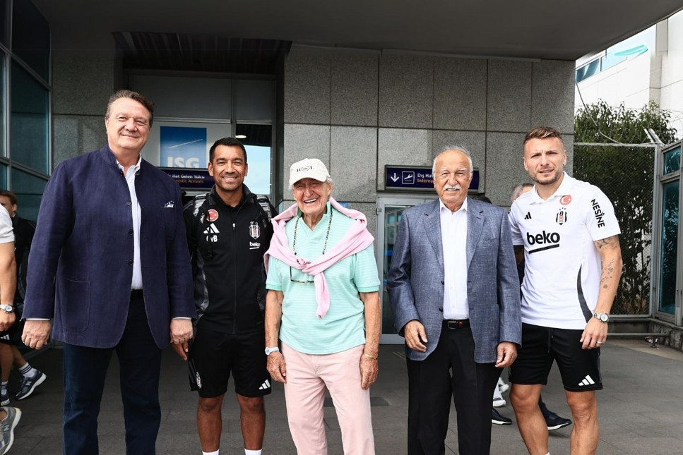 Rahmi Koç'tan Beşiktaş'a havalimanında özel uğurlama