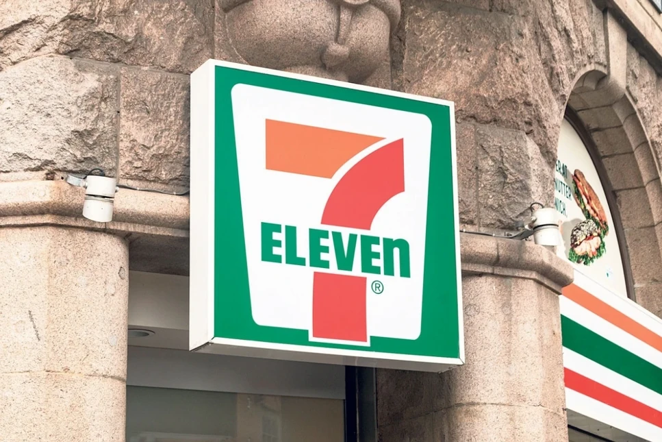 Bir zamanlar Türkiye’de de şubeleri bulunan Seven Eleven el değiştiriyor