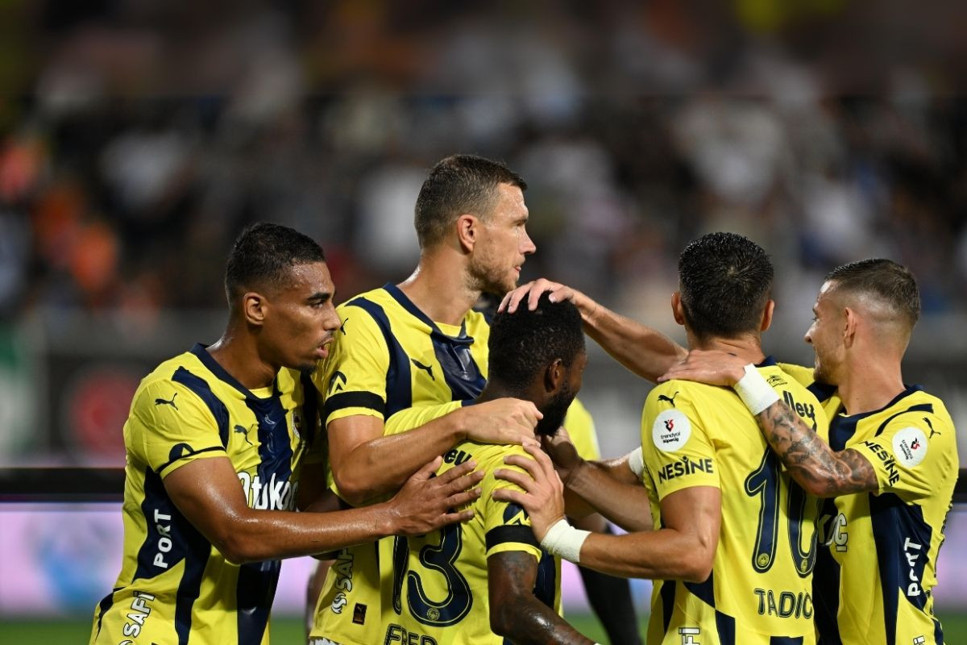 Trendyol Süper Lig'in 3. haftasında Fenerbahçe Rizespor'u 5-0 mağlup etti