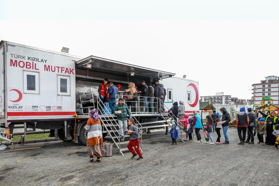 Kızılay adak kurbanlarını ihtiyaç sahiplerine ulaştırıyor