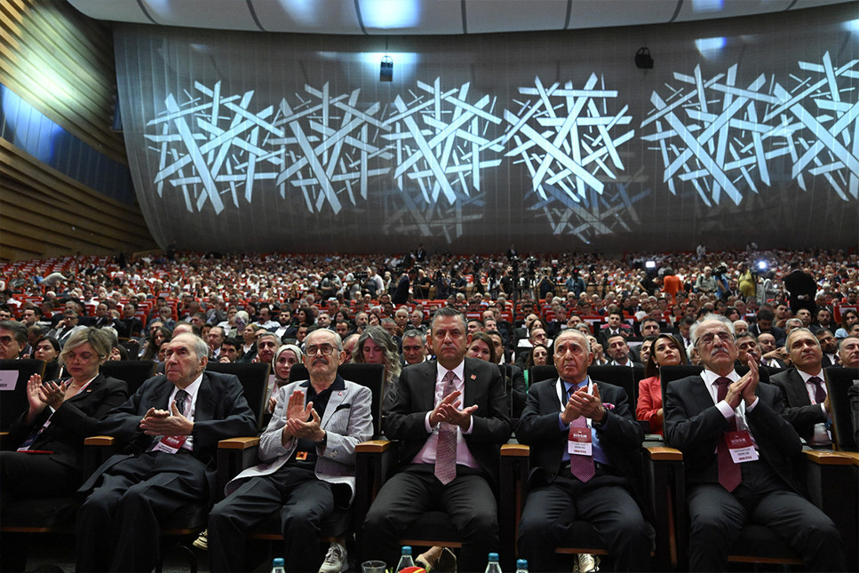 CHP'nin 20. Olağanüstü Kurultayı tüzük değişikliği ile tamamlandı