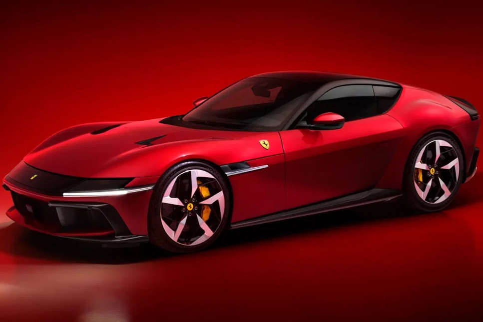 Ferrari'nin ilk elektriklisi gelecek yıl yollarda olacak