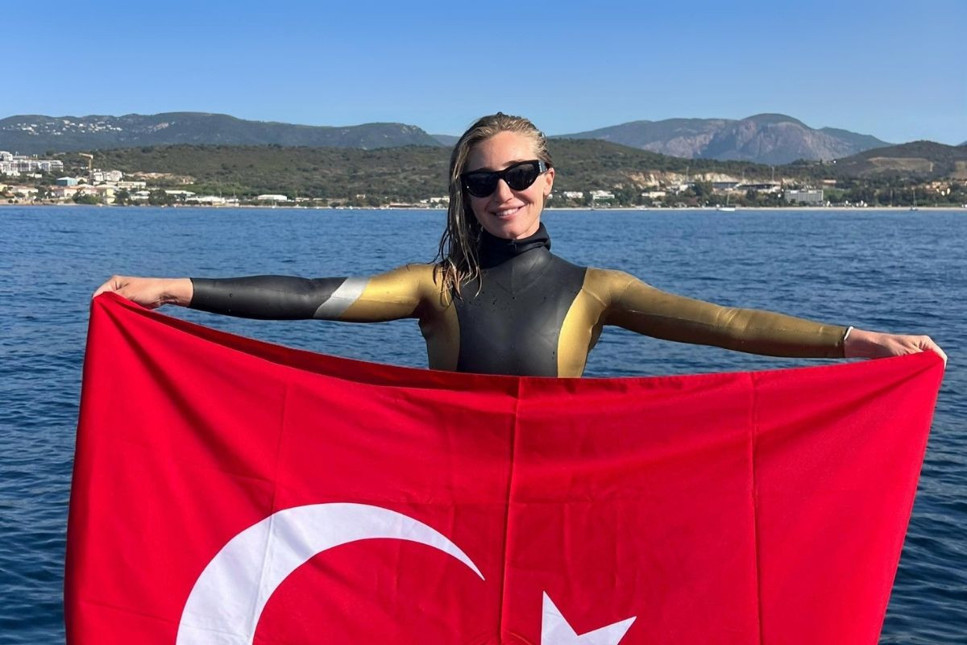 Milli yüzücü Şahika Ercümen, Korsika'da bronz madalya kazandı