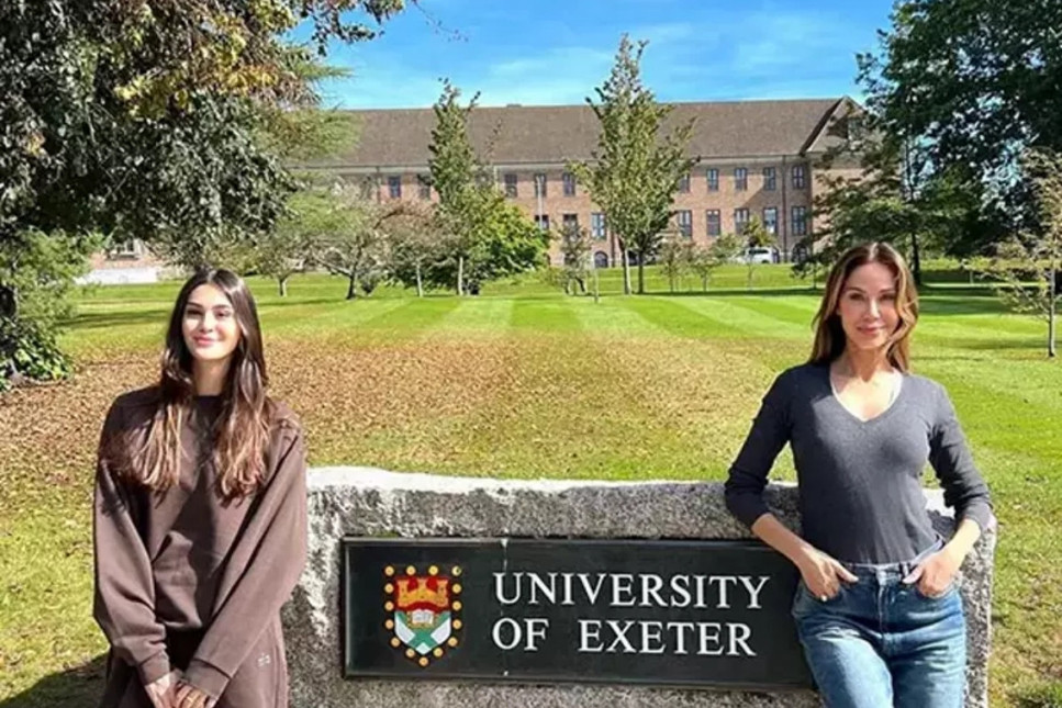 Demet Şener'in kızı Exeter'li oldu