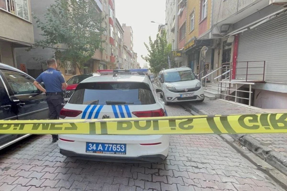 Küçükçekmece'de aile faciası: Eşini katletti, oğlu tarafından bıçaklandı