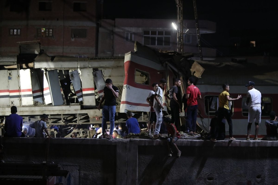 Mısır'da iki tren çarpıştı: 3 kişi öldü, 49 kişi yaralandı