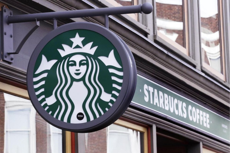 Bazı mağazalarda nakit ödemeyi kaldıran Starbucks boykot tehdidi ile karşı karşıya