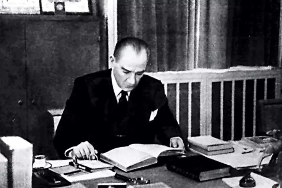 Atatürk'ün sevdiği bilim-kurgu yazarı kim, ölmeden önce okuduğu son şey neydi?