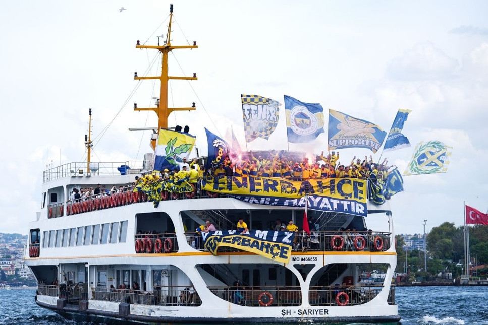 Fenerbahçeli taraftarlar Kadıköy'e akın ediyor