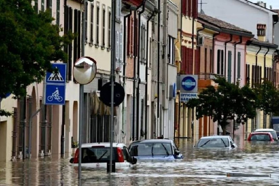 İtalya'da yoğun yağışlar ve sel baskınları sebebiyle iki bölgede olağanüstü hal ilan edildi