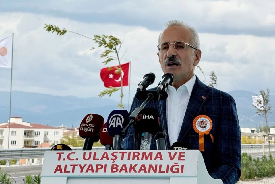 Uraloğlu: Bölünmüş yolu 29 bin 500 km'nin üzerine çıkardık