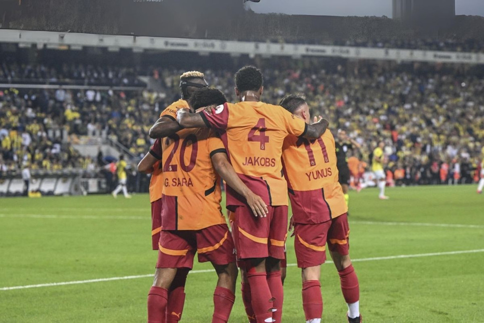 Mourinho'ya derbi darbesi: Fenerbahçe 1 - 3 Galatasaray