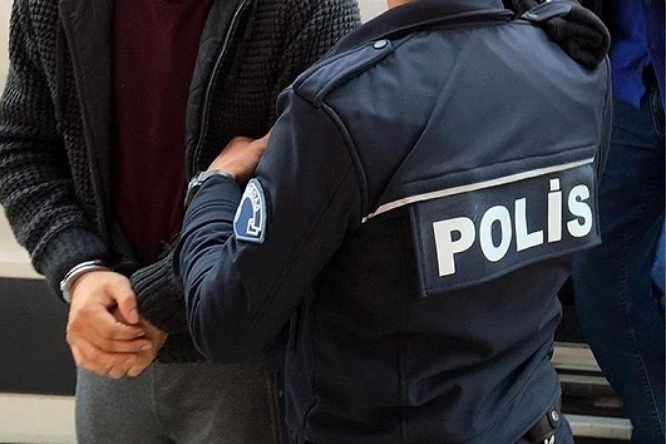 2,5 milyon TL'lik altınını sahte polise teslim etti