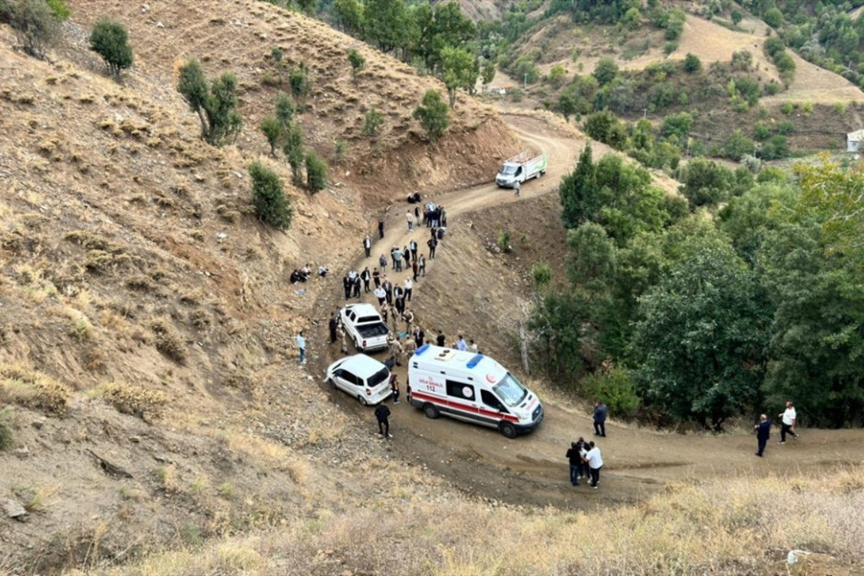 Şehidin yakınlarını taşıyan araç kaza yaptı, 1 ölü, 5 yaralı