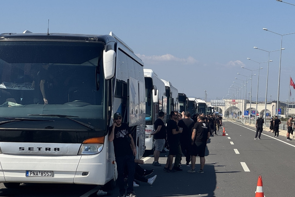 PAOK taraftarı bu akşamki Galatasaray maçı için 40 otobüsle geldi