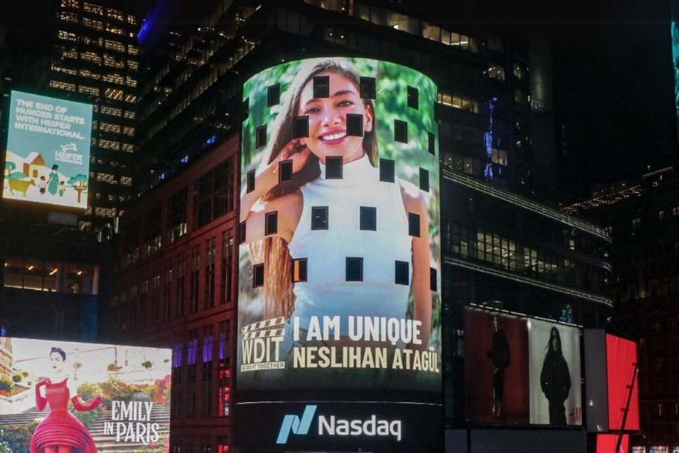 Neslihan Atagül Doğulu, Times Meydanı'ndaki Nasdaq Kulesi'nde boy gösterdi: Ben benzersizim