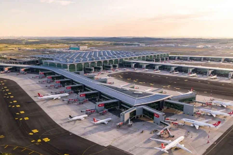 İstanbul'un havalimanlarını Türkiye nüfusu kadar yolcu kullandı