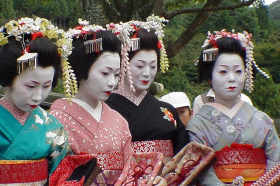 Tokyo'da nüfus artışı için yapay zekalı çöpçatanlık uygulaması başlatıldı