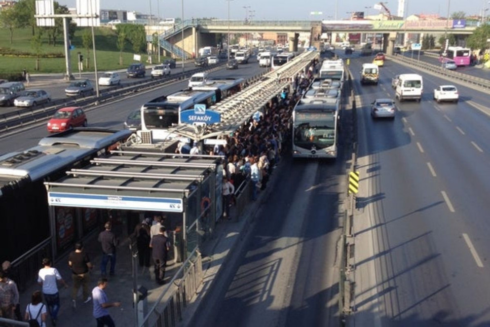 Metrobüs durağında durdurulan kadının 22 yıl kesinleşmiş hapis cezası çıktı