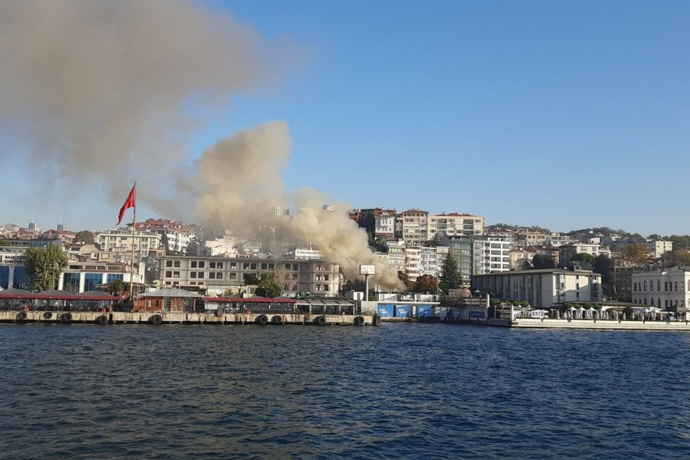 Bahçeşehir Üniversitesi inşaatında korkutan yangın: İşçiler dumandan etkilendi