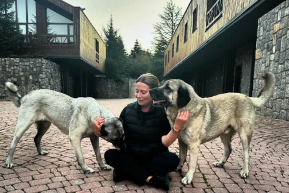 Caroline Koç Kuzey Işıkları tatilinden döndü: Can dostlarıyla karesini paylaştı