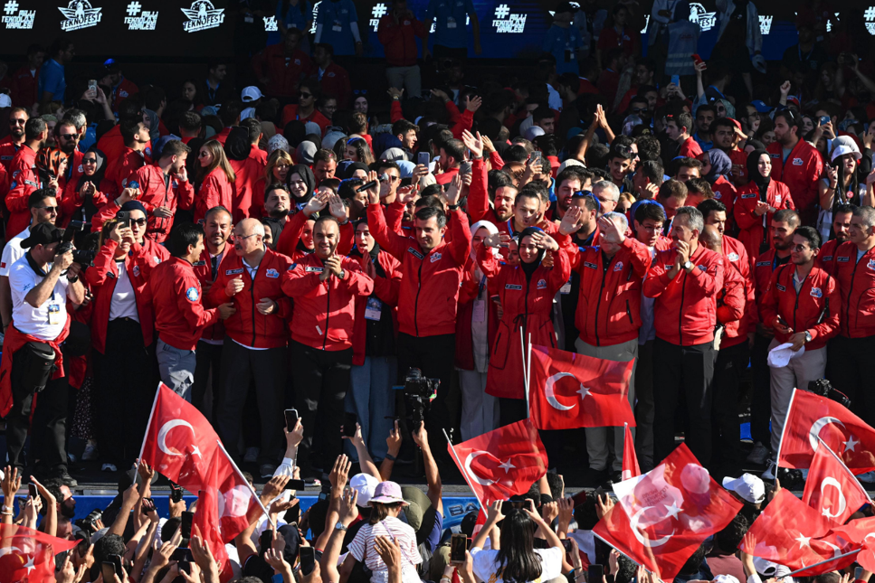 T3 Vakfı'ndan Selçuk Bayraktar'a doğum günü sürprizi: İyi ki doğdun Selçuk abi