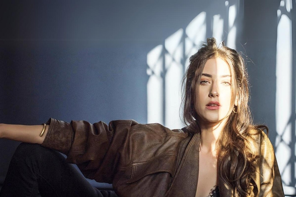 Hazal Kaya’nın başı 1 yıldır tacizciyle dertte