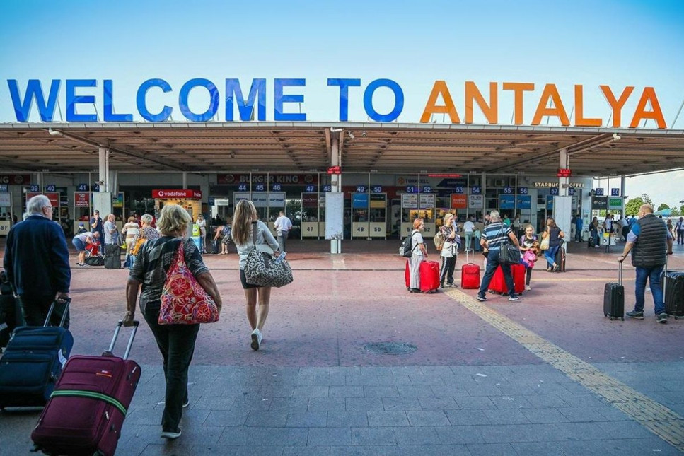 Antalya Havalimanı'nın tuvaletinde yeni doğmuş bebek bulundu