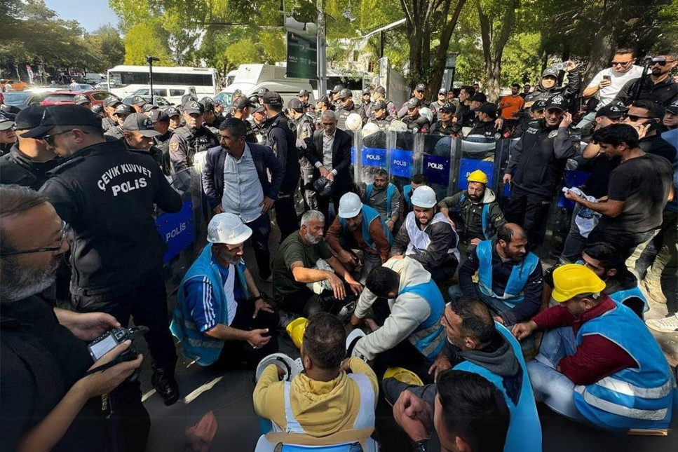 Bakanlığa yürümek isteyen Fernas işçilerine polis müdahalesi