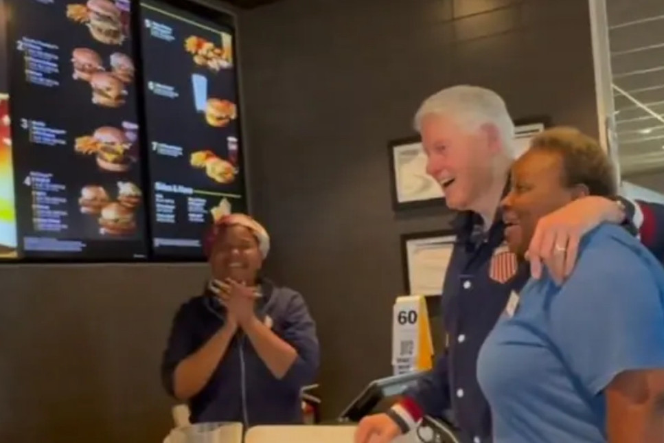 Bill Clinton McDonald's'a gitti, çalışanlar onu Joe Biden sandı