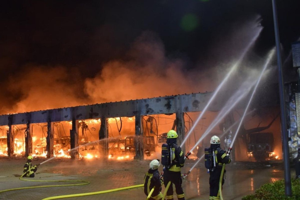 Almanya’da yangın alarmı olmayan itfaiye merkezi yangında küle döndü 