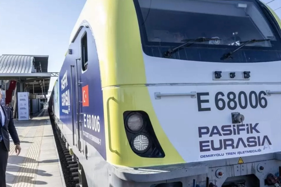 Türkiye'nin ilk özel uluslararası yük treni İstanbul'dan Avrupa'ya uğurlandı