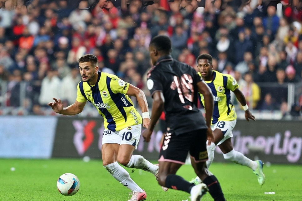 Fenerbahçe normal sürenin bitimine 2 dakika kala 2 puan bıraktı