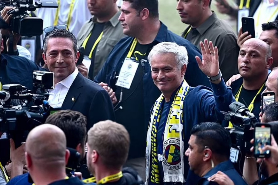 Fenerbahçe teknik direktörü Jose Mourinho'nun İstanbul'da kaldığı otel dünya gündeminde