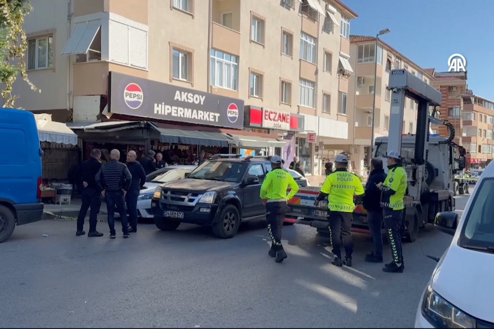 Polis memuruna çekiçle saldıran şüpheli ile oğlu silahla yaralandı