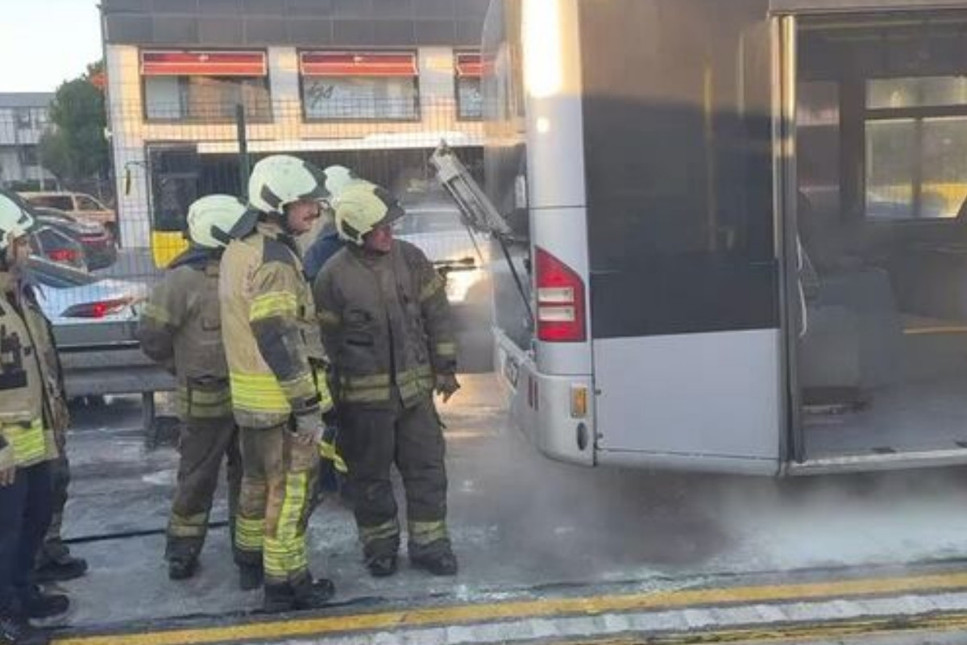 Avcılar'da metrobüste yangın