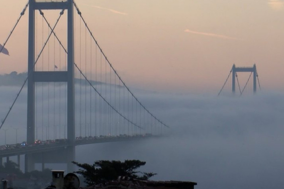 İstanbul boğazında gemi trafiğine sis engeli