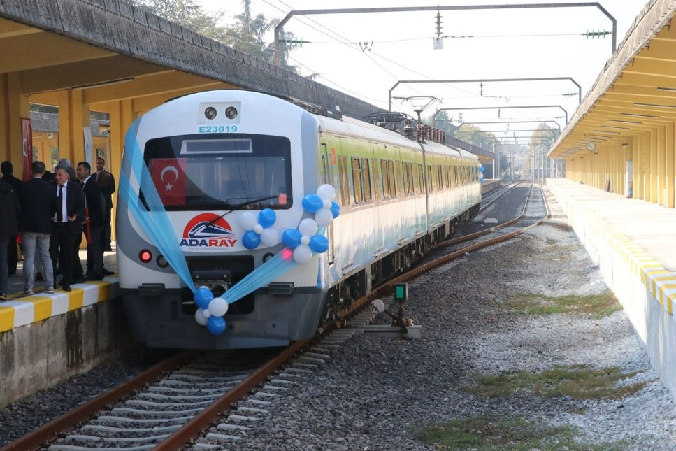 Sakarya'da şehir için banliyö treni ADARAY, 8 yılın ardından seferlerine yeniden başladı