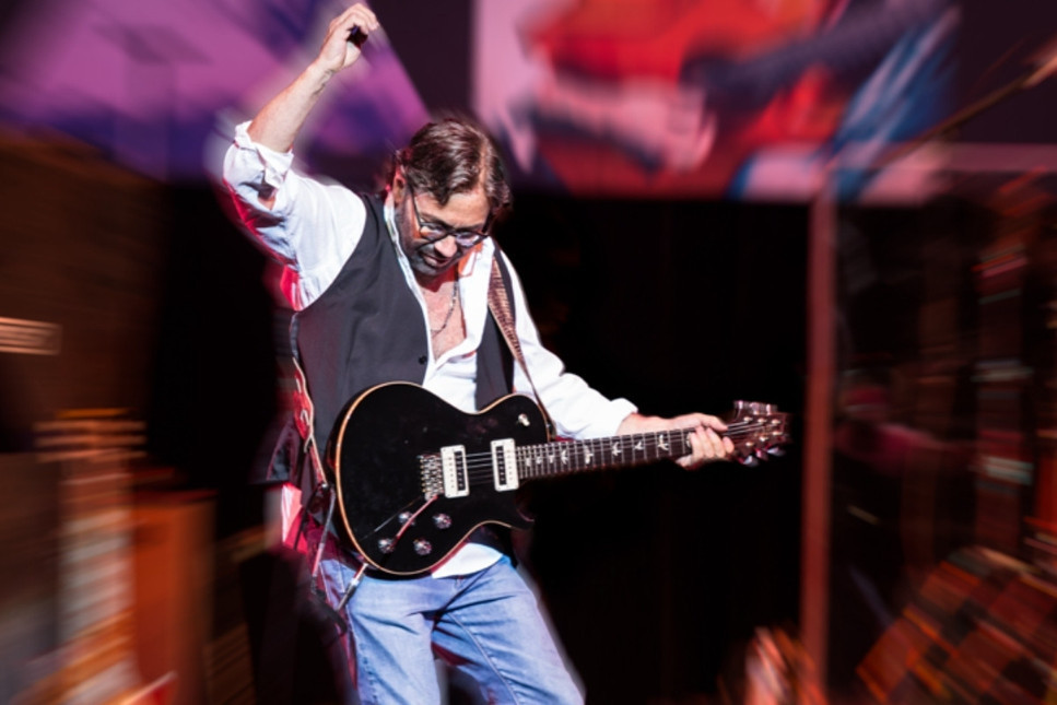 Dünyanın en iyi gitaristlerinden biri olan Al Di Meola İstanbul'a geliyor