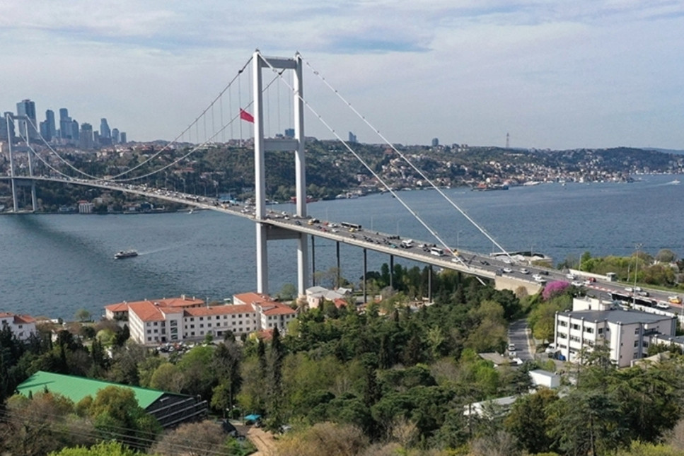 İstanbul Boğazı'nda gemi trafiği çift yönlü askıya alındı