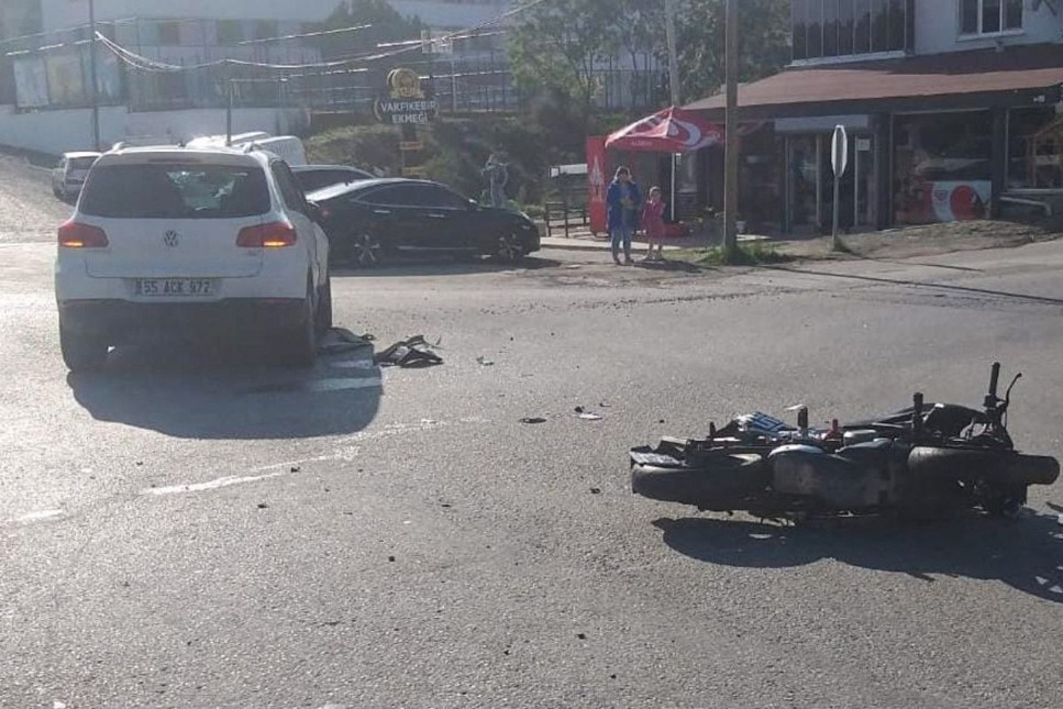 Samsun'da motosikletiyle ciple çarpışan komiser ağır yaralandı